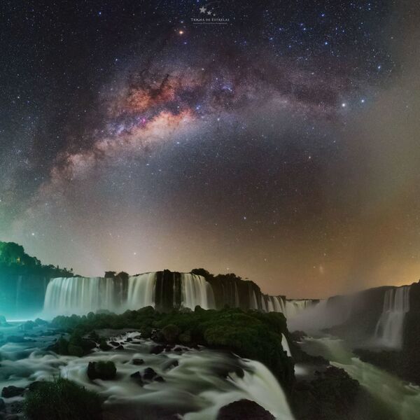 Victor Lima'nın Brezilya'daki Iguazu Şelalesi'nde görüntülediği Samanyolu. - Sputnik Türkiye