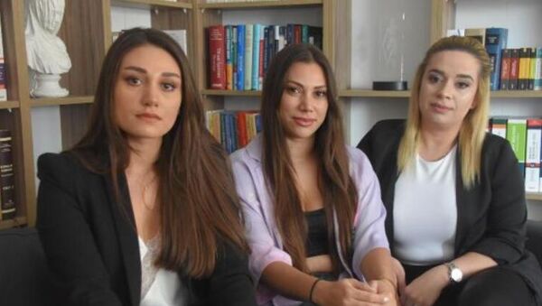 İzmir'de itfaiye aracı kullanırken video çeken 3 kadın - Sputnik Türkiye