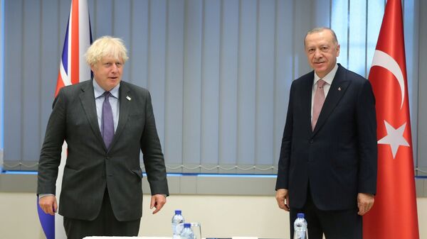 Erdoğan ve Johnson, NATO Zirvesi kapsamında NATO Karargahı'nda görüşme gerçekleştirdi. - Sputnik Türkiye