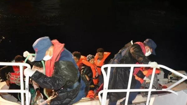 Türk kara sularına itilen 8 sığınmacı kurtarıldı - Sputnik Türkiye