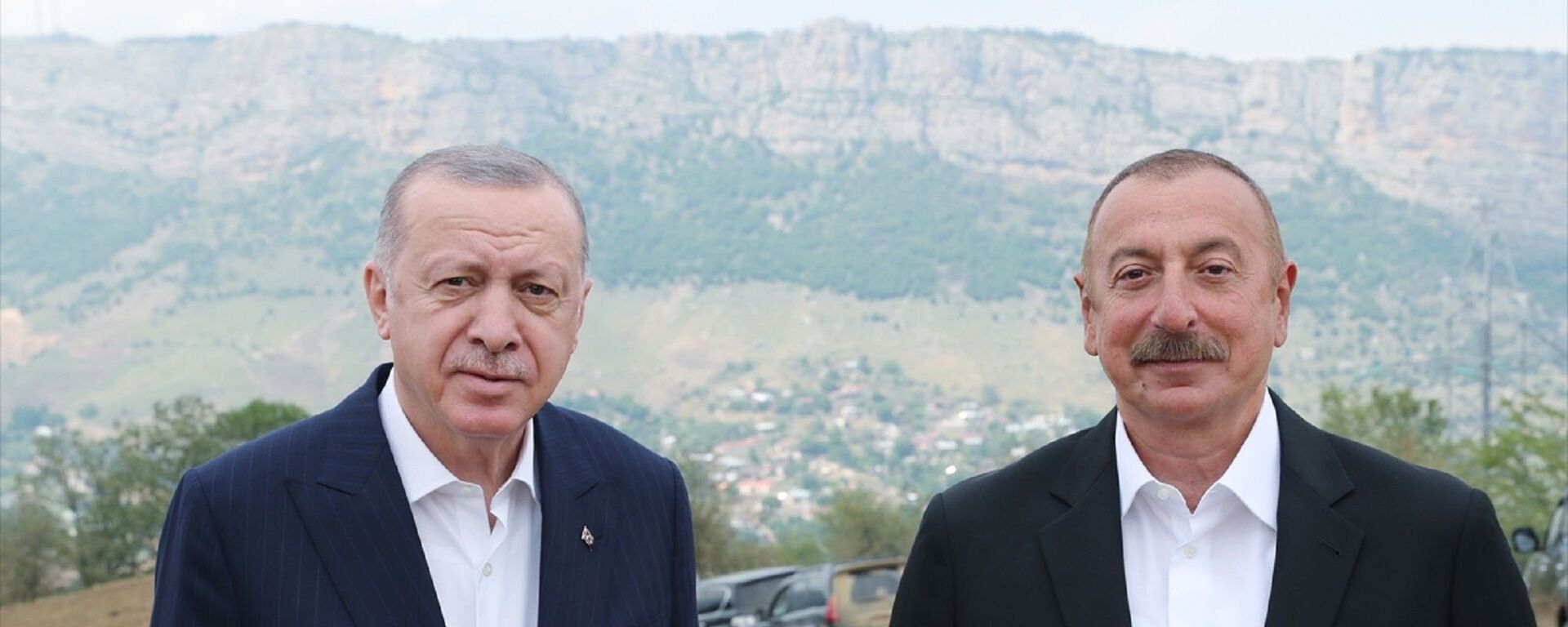 Türkiye Cumhurbaşkanı Recep Tayyip Erdoğan, Dağlık Karabağ'ın Şuşa şehrine geldi. Erdoğan, burada Azerbaycan Cumhurbaşkanı İlham Aliyev ile sohbet etti. - Sputnik Türkiye, 1920, 18.06.2021