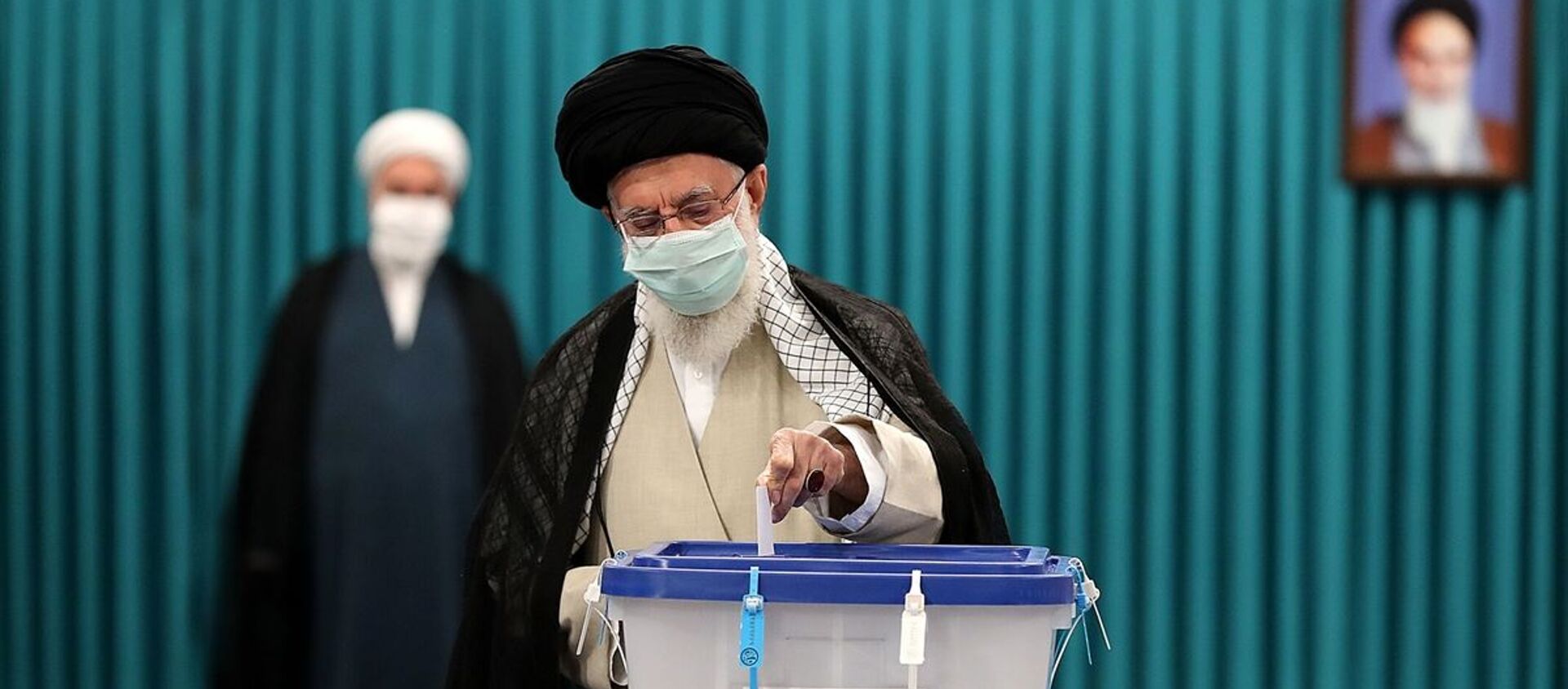 İran'da 13. Cumhurbaşkanlığı Seçimleri için oy verme işlemi başladı - Sputnik Türkiye, 1920, 18.06.2021
