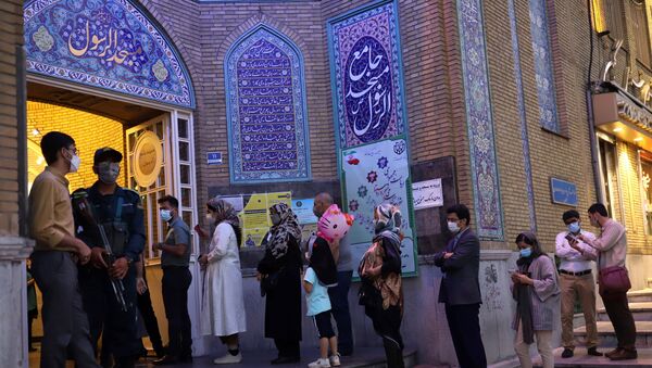 İran'da 13. Cumhurbaşkanlığı Seçimleri için ülke genelinde 19 saat süren oy kullanma işlemi sona erdi. - Sputnik Türkiye