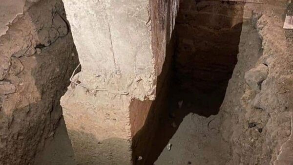 Elazığ depreminde orta hasar alan Fırat Üniversitesi’nde bir binayı güçlendirilmek için kolonları incelendiğinde bir kolonda ciddi bir hata ortaya çıktı.  - Sputnik Türkiye