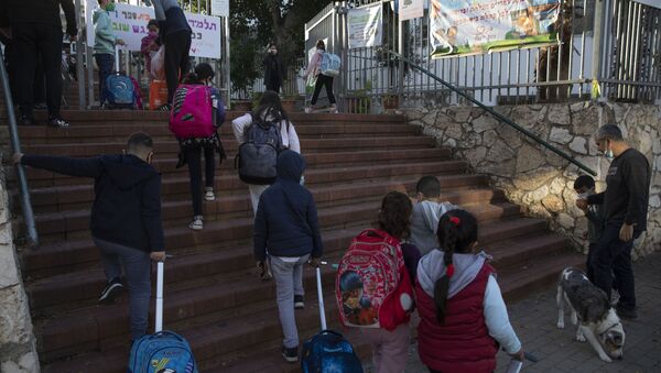 İsrail'de Delta varyantı nedeniyle okullarda Kovid-19 vakaları artıyor - Sputnik Türkiye