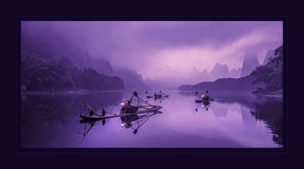 Yarışmanın Portre Hikayesi kategorisinin finalistlerinden ABD'li fotoğrafçı John Powers'in Huzur isimli fotoğrafı, Çin'deki Li Nehri'nde çekildi
 - Sputnik Türkiye