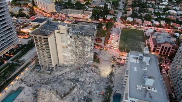 ABD'nin Florida eyaletinde 12 katlı bina çöktü - Sputnik Türkiye