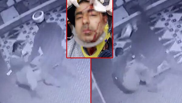 Amasya'da camide görevli müezzin Yavuz Selim A.'nın, tartıştığı aynı camide görevli imam Beytullah S. tarafından plastik tabureli saldırısında yaralandığı anlara ait güvenlik kamera görüntüleri ortaya çıktı.  - Sputnik Türkiye