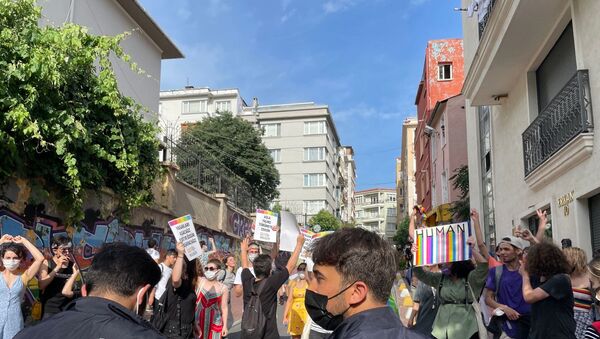 Taksim'de LGBTİ+Onur Haftası yürüyüşüne müdahale - Sputnik Türkiye