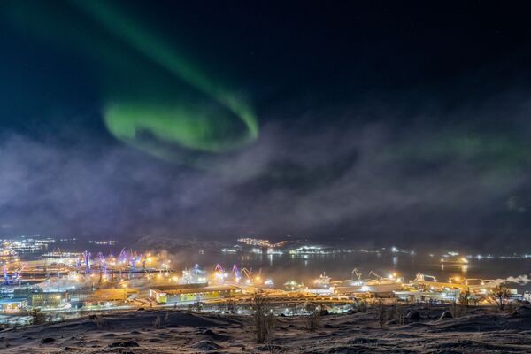Yarışmanın kısa listesine giren finalistlerden Rus fotoğrafçı Vitaliy Novikov'un kutup ışığı görüntüsü, Rusya'nın Murmansk kentinde çekildi - Sputnik Türkiye
