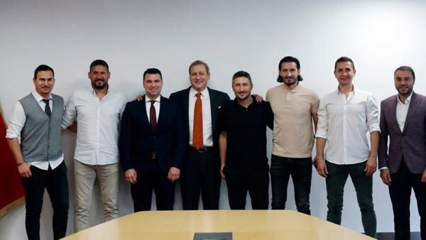 Galatasaray'ın eski futbolcularından Burak Elmas'a ziyaret - Sputnik Türkiye