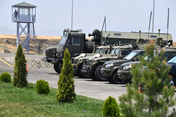 Merkezin faaliyetlerinde kullanılan askeri araçlar - Sputnik Türkiye