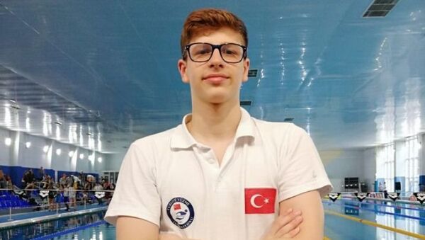 Milli yüzücü Batuhan Filiz, gençlerde Avrupa şampiyonu oldu - Sputnik Türkiye