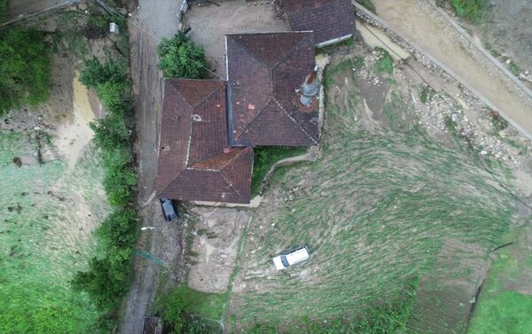 4 köyde gece boyu etkili olan yağış, yol çökmelerine, dere taşmalarına ve çok sayıda evi su basmasına neden oldu. - Sputnik Türkiye