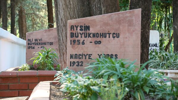 Mermer ocağı mücadelesinde öldürülen çevreci çiftin mezarında mermer kullanılmadı    Ali Ulvi- Aysin Büyüknohutçu - Sputnik Türkiye