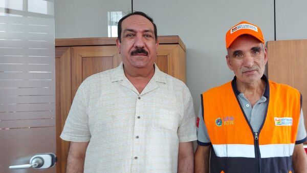  Zeytinburnu’nda temizlik işçisi olarak çalışan Abdülkerim Sağlar - Iraklı Taha Alani - Sputnik Türkiye