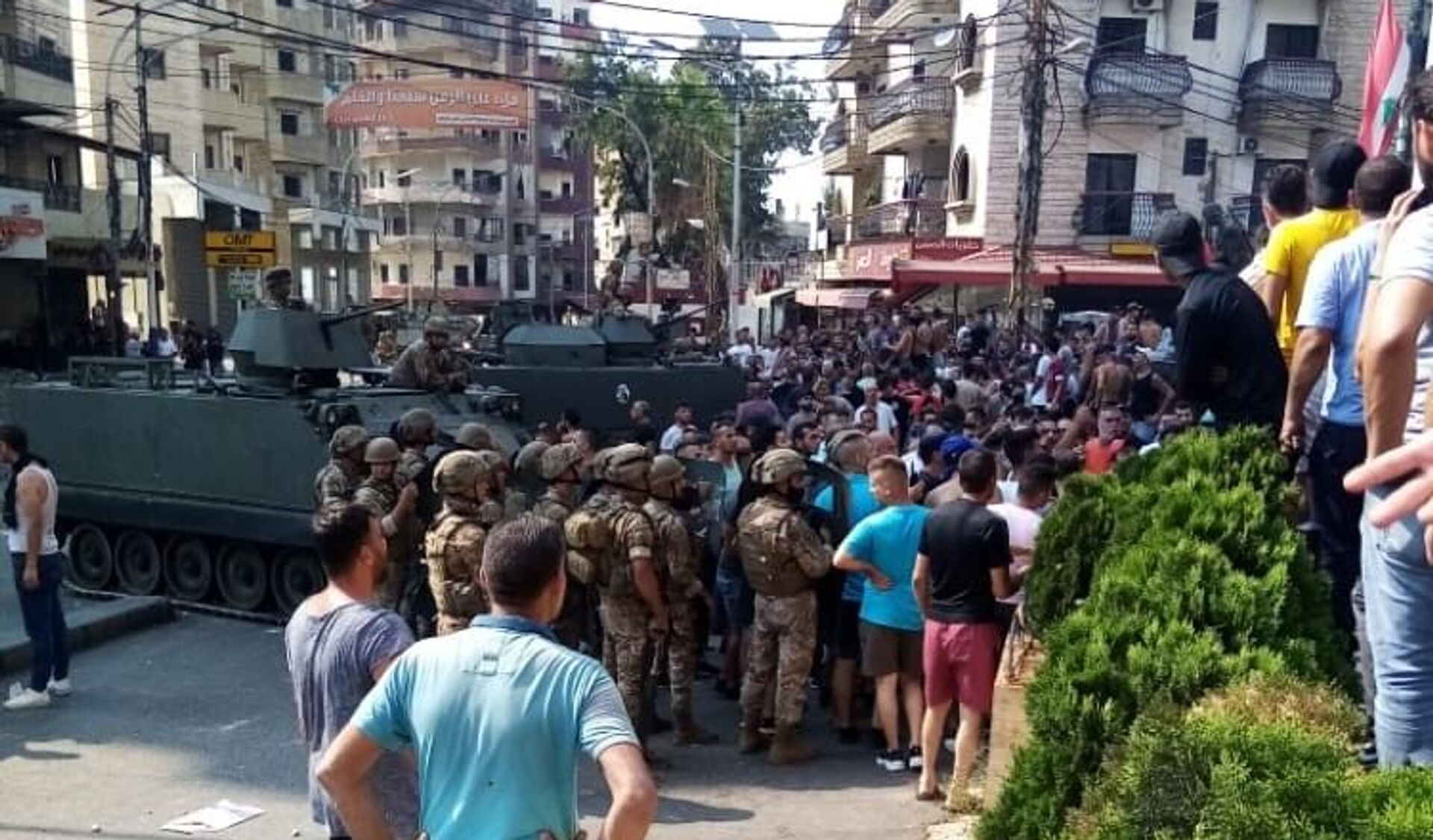 Lübnan’da Saad Hariri’nin hükümeti kurmayacağını açıklamasının ardından başlayan gösteriler devam ederken, Trablusşam kentinde çıkan çatışmada 25 kişi yaralandı. - Sputnik Türkiye, 1920, 16.07.2021