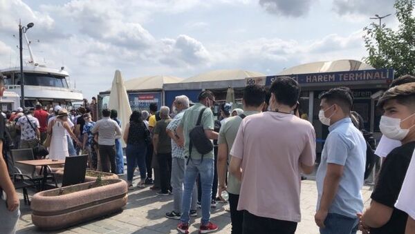 İstanbul'da kalanlar akın etti: Vapur iskeleleri doldu taştı - Sputnik Türkiye