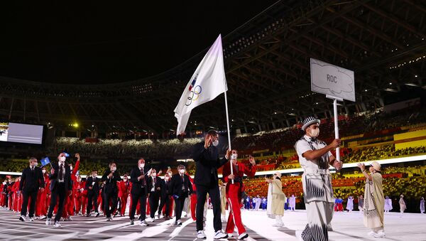 Rusya bayrağı veya marşının çalınması yasak olduğu oyunlarda 335 Rus sporcu ROC adı altında bağımsız olarak boy gösterecek. Rus sporcular oyunlar sırasında üzerinde Rusya bayrağı bulunan olimpiyat sembolü olan ROC sembolünü kullanabilecek. Rusya’yı temsil eden hiçbir sembol hiçbir şekilde oyunlarda kullanılmayacak. - Sputnik Türkiye