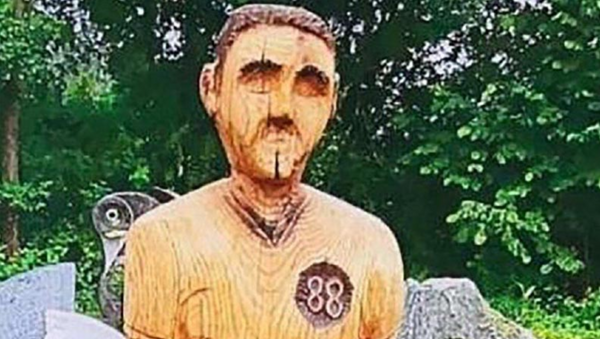 Mezarlığa yerleştirilen heykel, Hitler'e benzediği gerekçesiyle kaldırıldı - Sputnik Türkiye