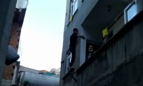 Hırsız, pencerede mahsur kaldı - Sputnik Türkiye