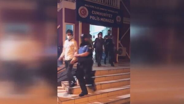 İstanbul'da 415 düzensiz göçmen muhafaza altına alındı - Sputnik Türkiye