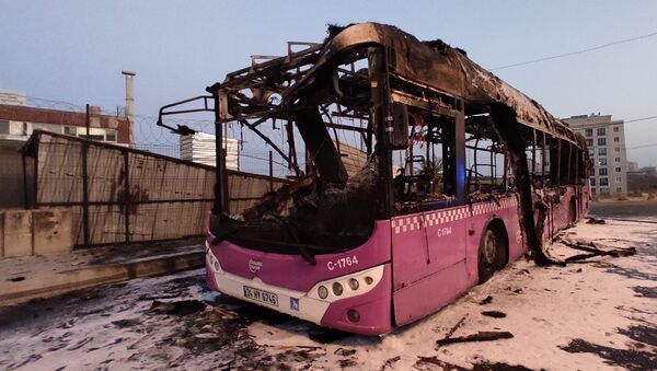 Başakşehir’de İETT otobüsü alev alev yandı - Sputnik Türkiye
