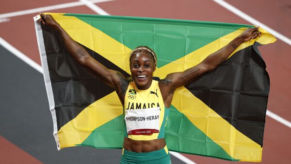 2020 Tokyo Olimpiyat Oyunları'nın sekizinci gününde atletizmde kadınlar 100 metre finalinde Jamaikalı Elaine Thompson, olimpiyat rekoru kırarak altın madalyayı elde etti. - Sputnik Türkiye