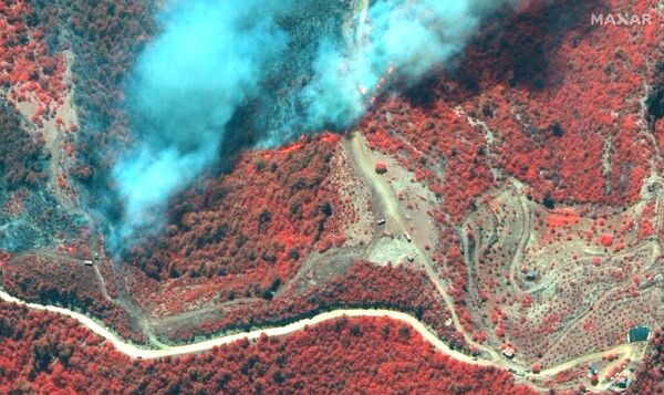 Antalya'nın Manavgat ilçesindeki orman yangını uydudan görüntülendi - Sputnik Türkiye