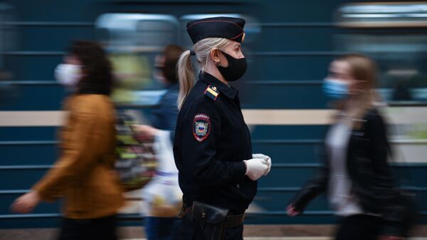 Rusya koronavirüs maske polis - Sputnik Türkiye