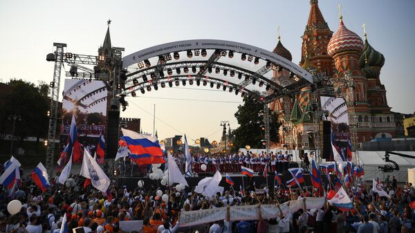 Rusya’ya dönen olimpiyat sporcuları Kızıl Meydan’da şölenle karşılandı - Sputnik Türkiye