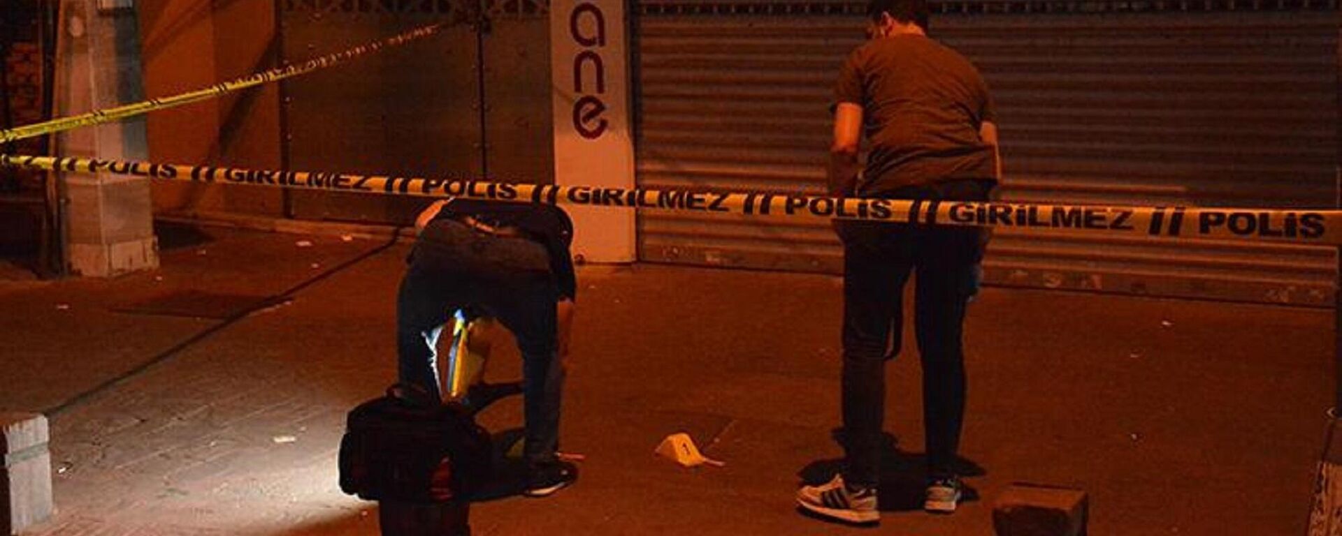 Beyoğlu'nda kafede oturan 1'i kadın 2 kişiye silahlı saldırı
 - Sputnik Türkiye, 1920, 12.08.2021