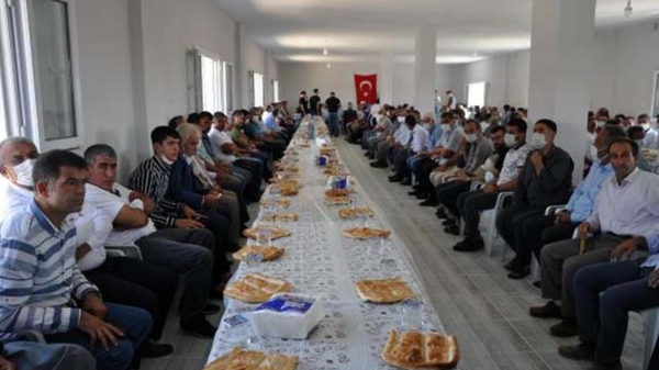 Mardin Derik'te husumetli aileler 3 bin kişinin katıldığı yemekte barıştı - Sputnik Türkiye