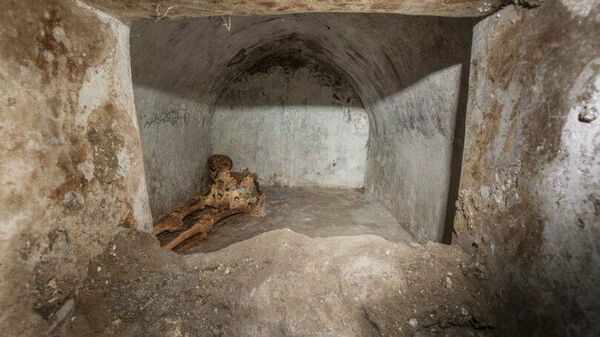 Antik Pompeii kentinde çok iyi korunmuş insan iskeleti bulundu - Sputnik Türkiye