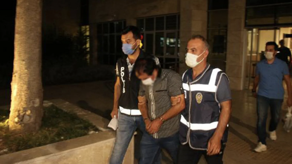 Tokat'ın Erbaa ilçesinde aracına aldığı 14 yaşındaki bir erkek çocuğa, para verme vaadiyle cinsel istismarda bulunduğu iddia edilen zanlı tutuklanarak cezaevine gönderildi. - Sputnik Türkiye