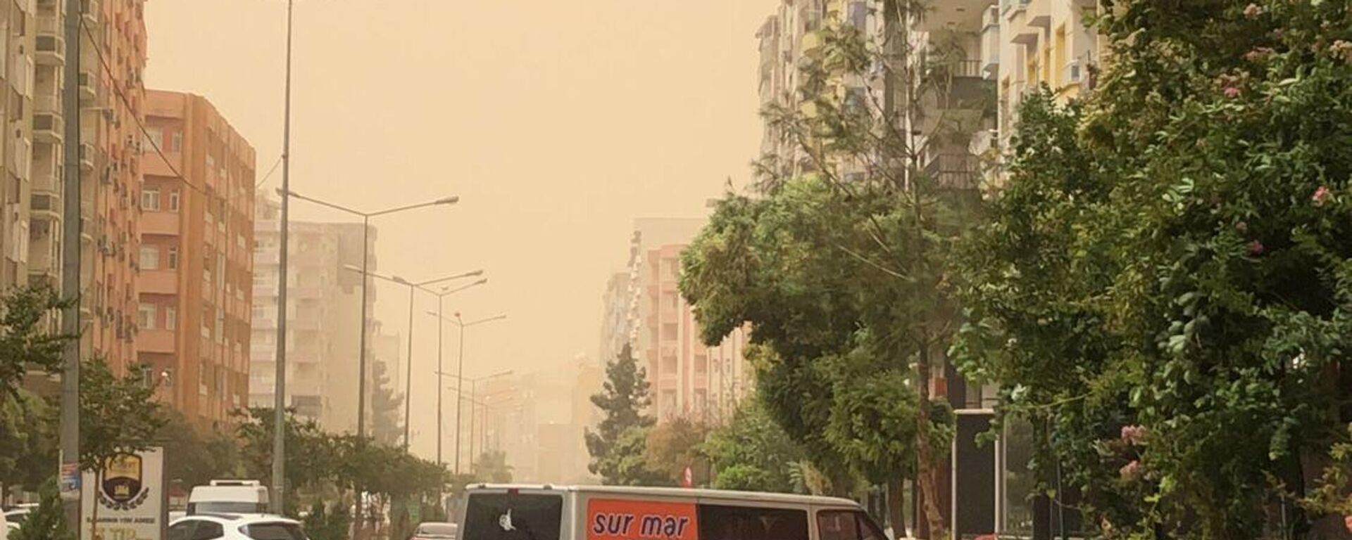 Mardin’de Suriye'den gelen toz bulutu, hayatı olumsuz etkiledi - Sputnik Türkiye, 1920, 23.08.2021