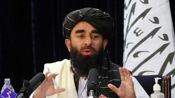 Taliban Sözcüsü Zabihullah Mücahid, Kabil'de basın toplantısı düzenlerken (Ağustos 2021) - Sputnik Türkiye
