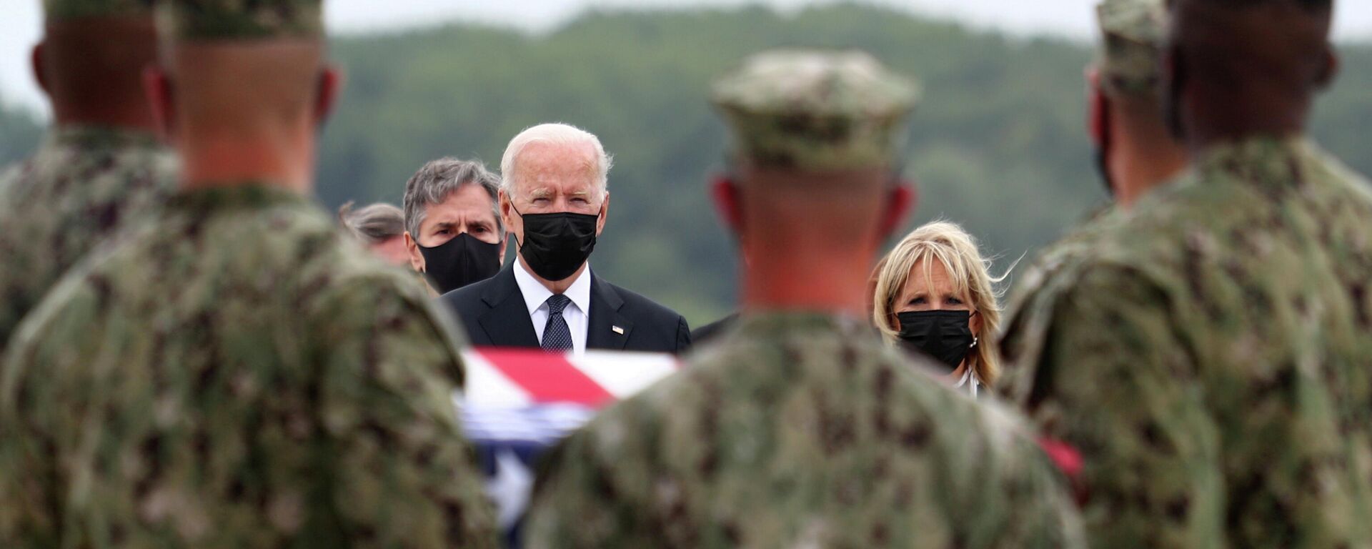 Joe Biden, Afganistan'da ölen ABD askerlerinin cenazelerini karşıladı - Sputnik Türkiye, 1920, 29.08.2021