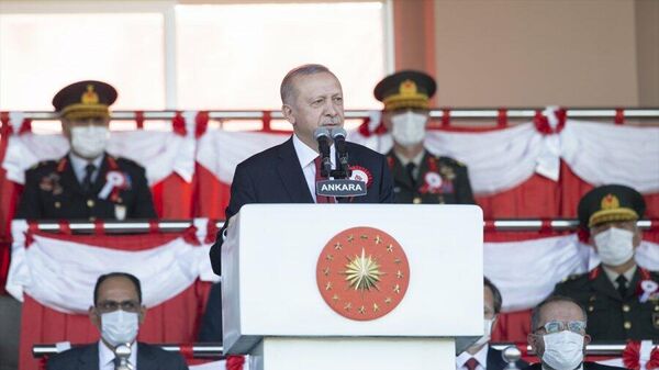 Erdoğan: FETÖ ile irtibatı olan yaklaşık 21 bin TSK mensubunun orduyla ilişkisi kesildi - Sputnik Türkiye