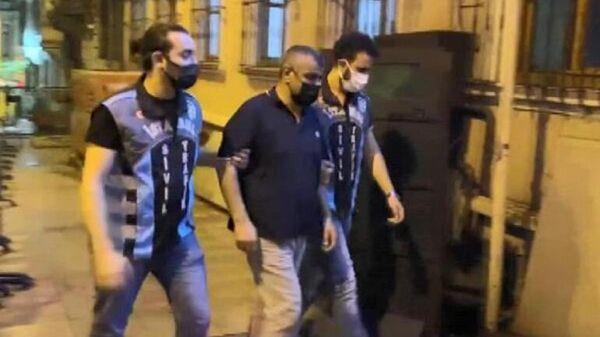 İstanbul'da değnekçi, sivil polislerden para isteyince suçüstü yakalandı - Sputnik Türkiye