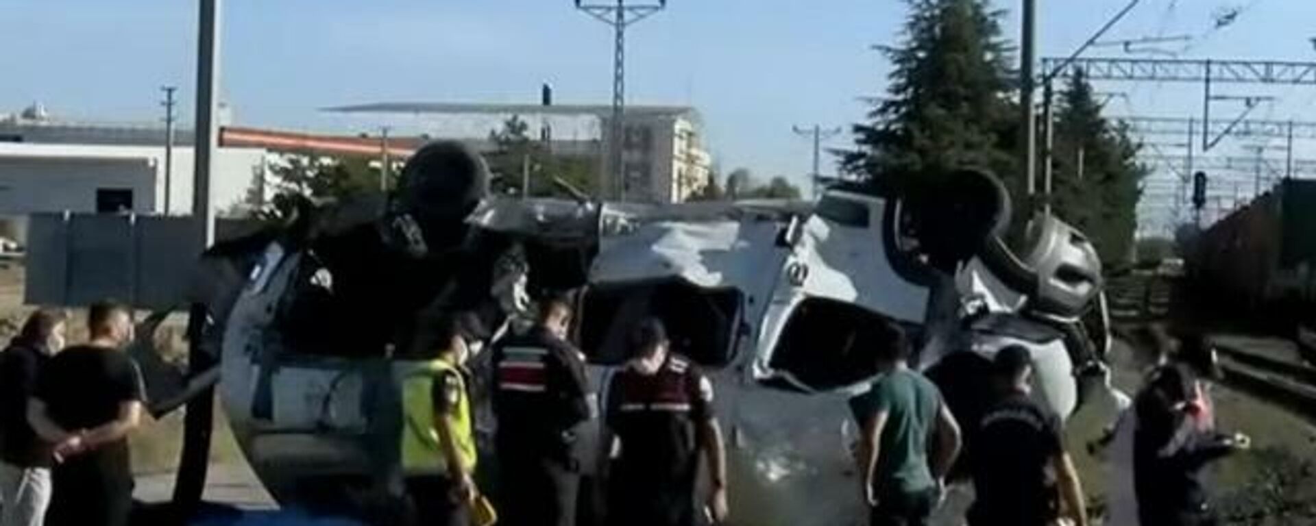Tekirdağ'ın Ergene ilçesinde yük treni hemzemin geçitte bir minibüse çarptı. 4 kişi hayatını kaybetti. - Sputnik Türkiye, 1920, 05.09.2021