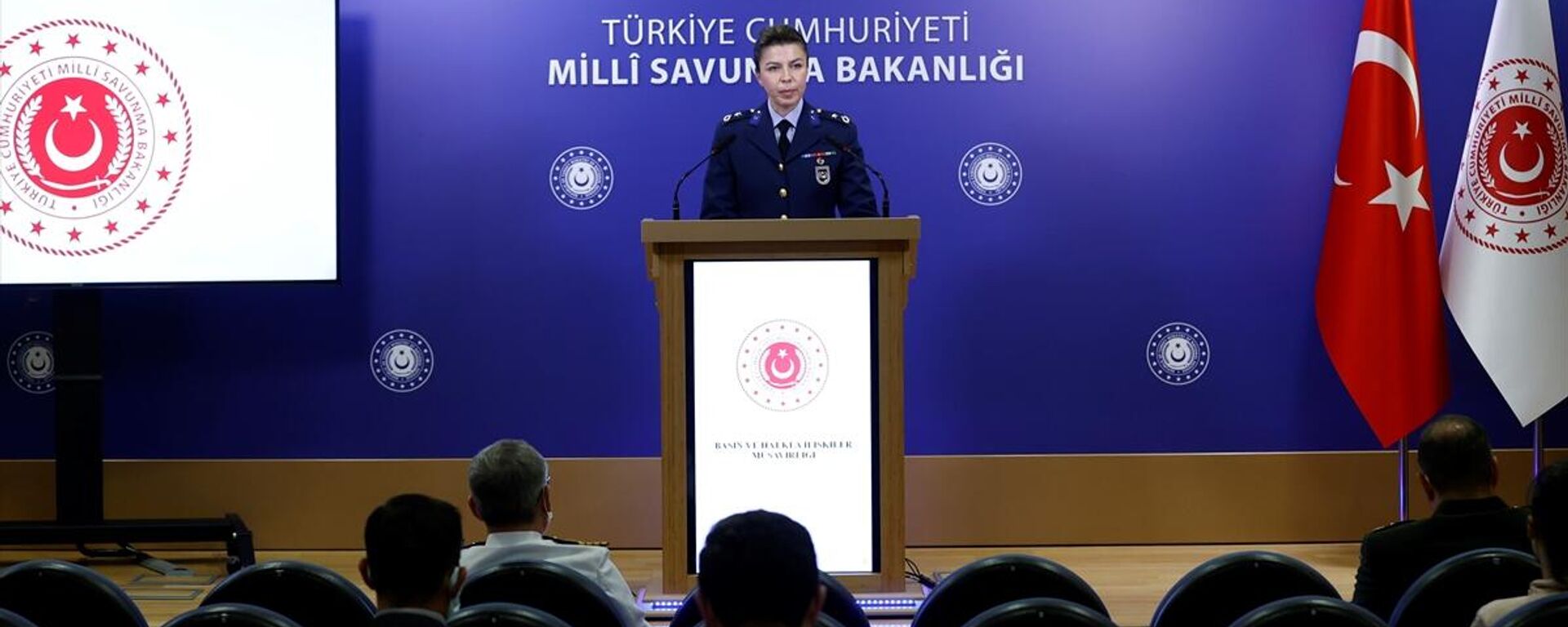 Milli Savunma Bakanlığı (MSB) Basın ve Halkla İlişkiler Müşavirliği Analiz ve Değerlendirme Subayı Binbaşı Pınar Kara tarafından bakanlıktaki Şehit Gazeteci Hasan Tahsin Basın Bilgilendirme Merkezi'nde bilgilendirme toplantısı yapıldı. - Sputnik Türkiye, 1920, 07.07.2025