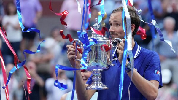ABD Açık Tenis Turnuvası tek erkekler finalinde, Rus Daniil Medvedev, oldukça çekişmeli geçen maçta Sırp rakibi Novak Djokovic'i yenerek şampiyon oldu. - Sputnik Türkiye