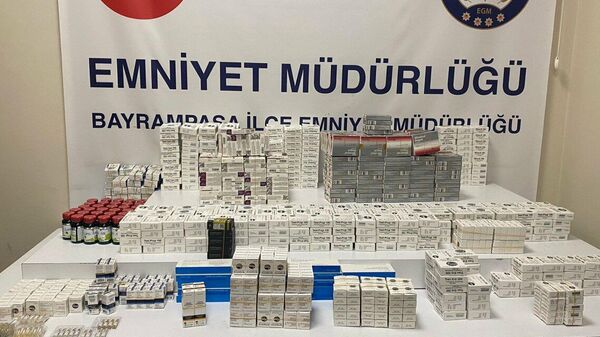 İstanbul Emniyet Müdürlüğü ekipleri, kas yapıcı haplar ele geçirdi - Sputnik Türkiye