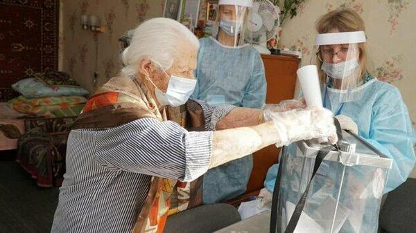 Rusya’da sandık başında: 100 yaşındaki Filippova - Sputnik Türkiye