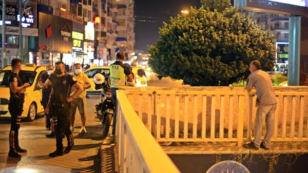 İntihara teşebbüs eden adamın nezaketi polisi bile şaşırttı  - Sputnik Türkiye