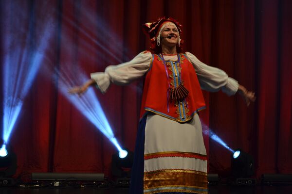 St. Petersburg'dan Müzik ve Dans Topluluğu ‘Hohloma’.  - Sputnik Türkiye