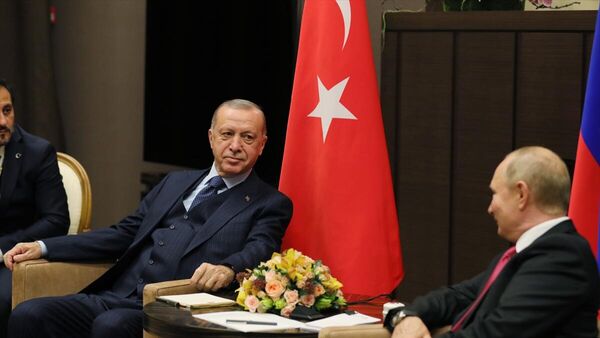 Türkiye Cumhurbaşkanı Recep Tayyip Erdoğan ve Rusya Devlet Başkanı Vladimir Putin, Rusya'nın Soçi kentinde bir araya geldi.
 - Sputnik Türkiye