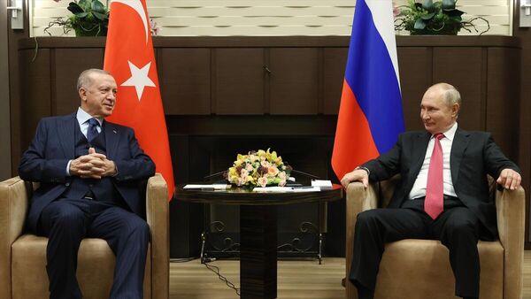Türkiye Cumhurbaşkanı Recep Tayyip Erdoğan ve Rusya Devlet Başkanı Vladimir Putin, Rusya'nın Soçi kentinde bir araya geldi.
 - Sputnik Türkiye