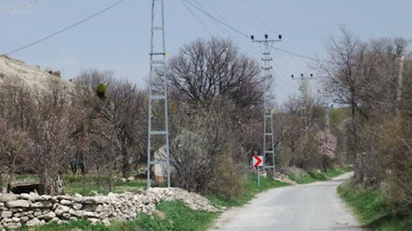 Elektrik direğine idrarını yaparken akıma kapılarak öldü - Sputnik Türkiye
